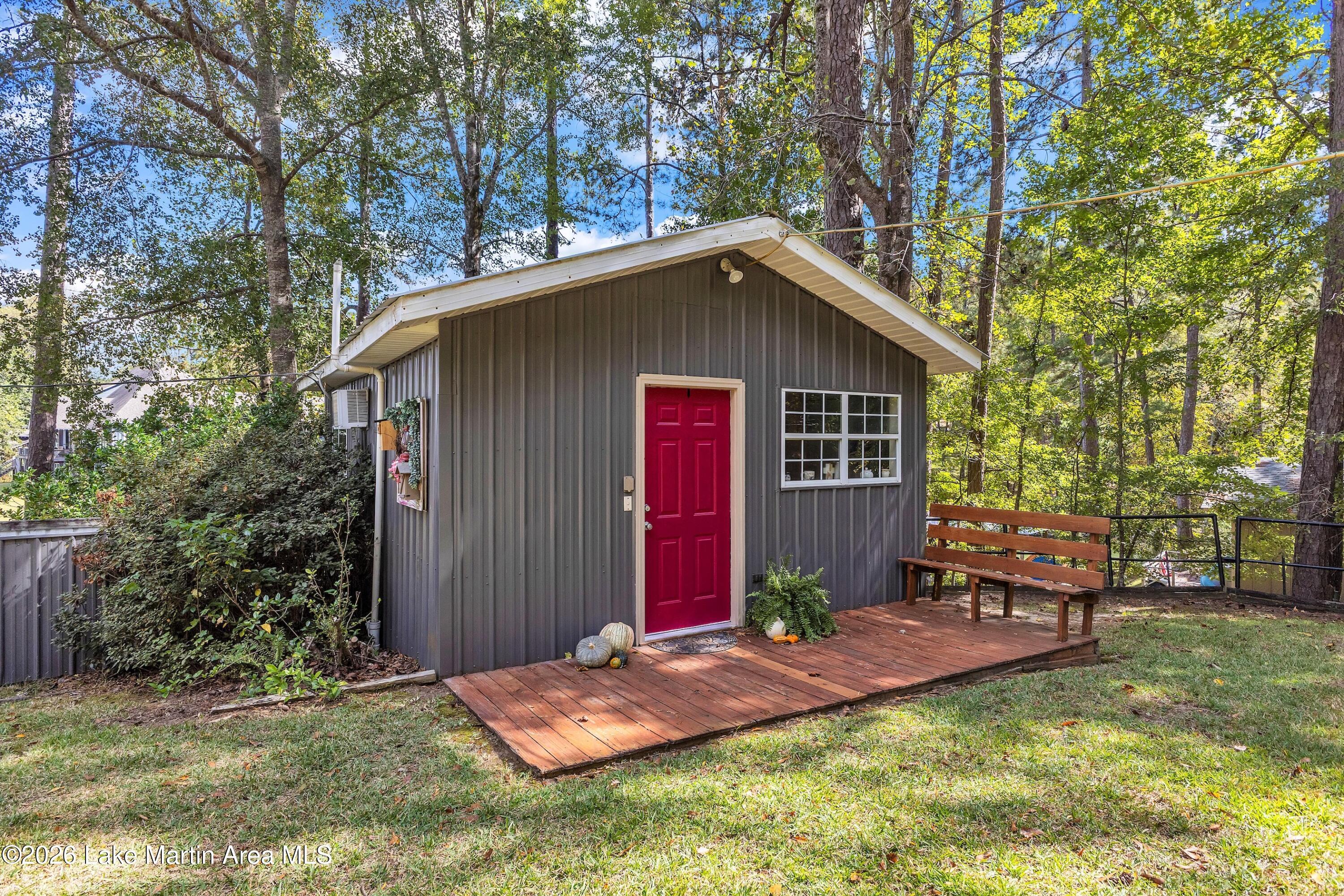 Image 4: Guest House