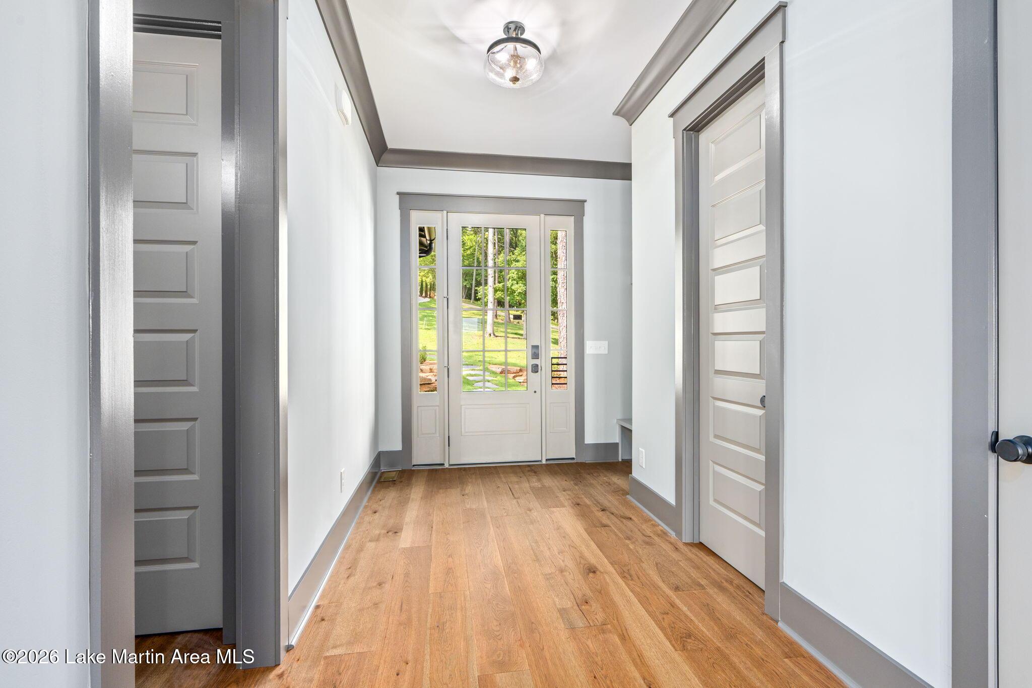 Image 4: 16-web-or-mls-11 - Entryway