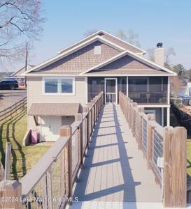 345 N Holiday Dr