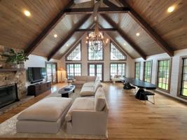 77 Cardinal Ln