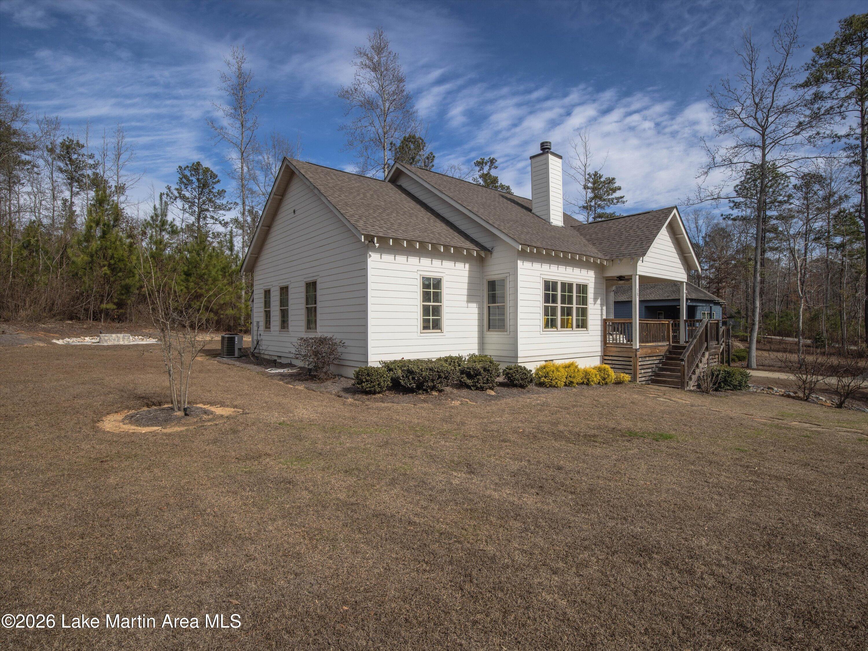 Image 2: Side Yard