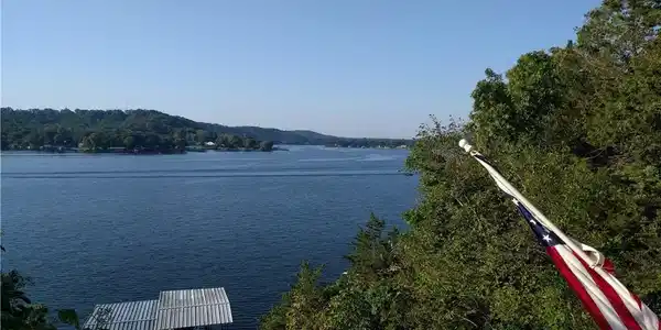 Image 4: Fantastic Lake View and 2-Well Dock