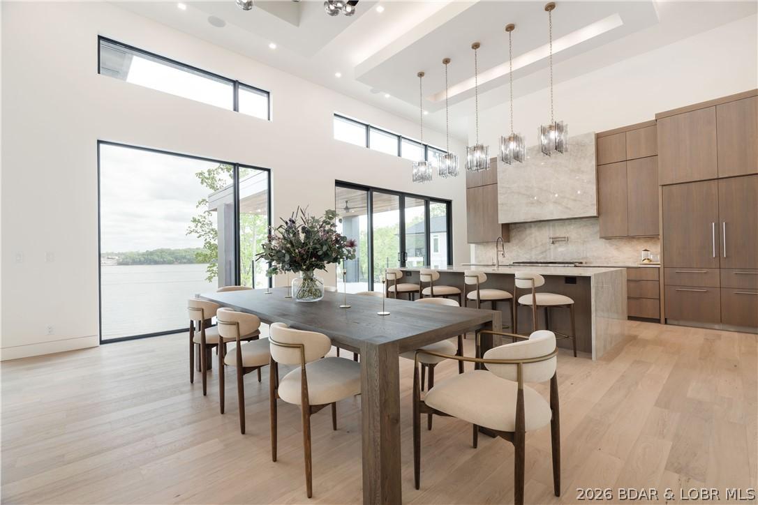 Image 3: dining
