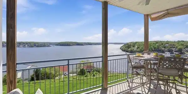 Image 2: Breathtaking unobstructed main channel views&mdash;your