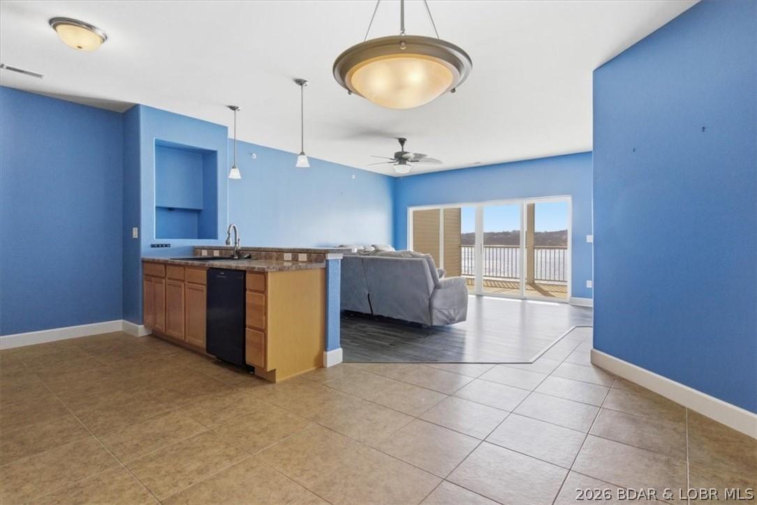 Image 2: Spacious Open Concept Living/Dining/Kitchen