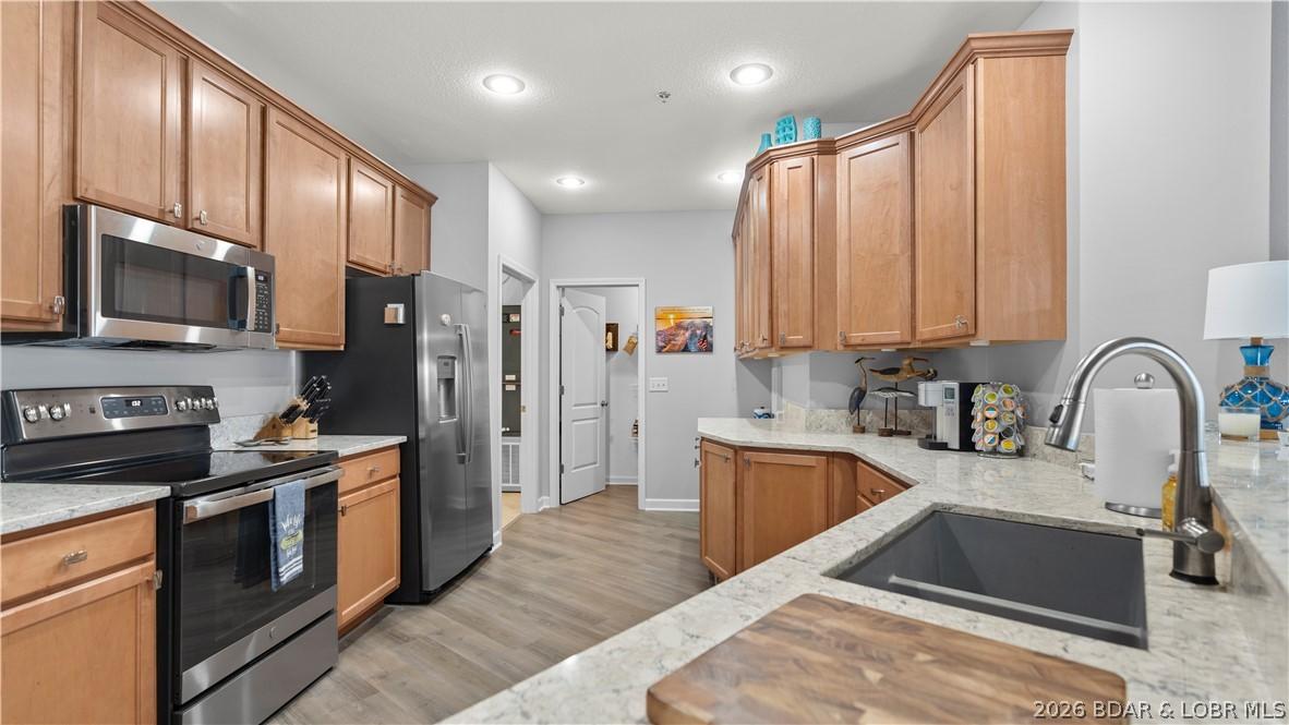 Image 3: Kitchen