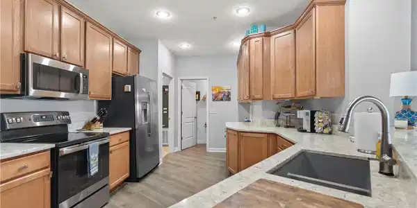 Image 3: Kitchen