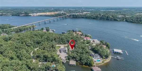 Image 3: Great Location