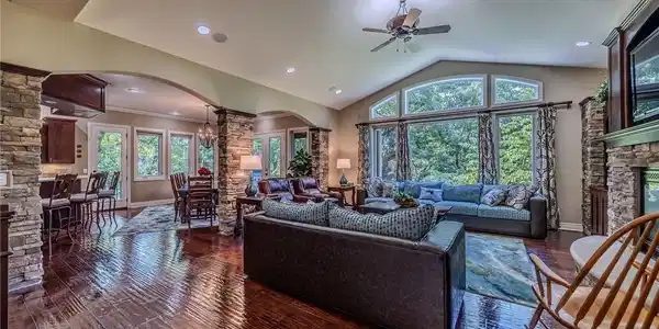 Image 4: Main Level Living Room