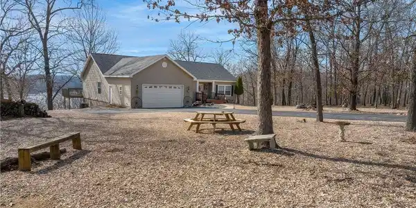 Image 3: Nice Lake View & Paved Driveway