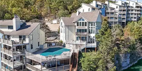 156 Bluff Boulevard