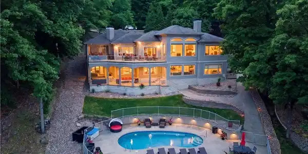 1453 Grand View Drive