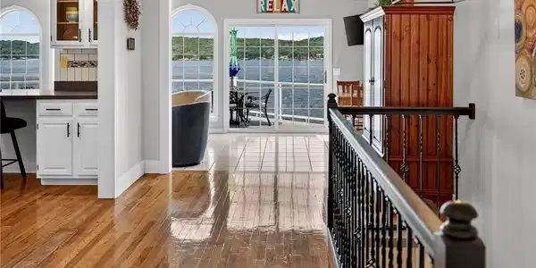 Image 3: Entry hall