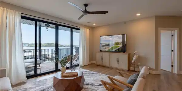Image 2: Great entertaing space
