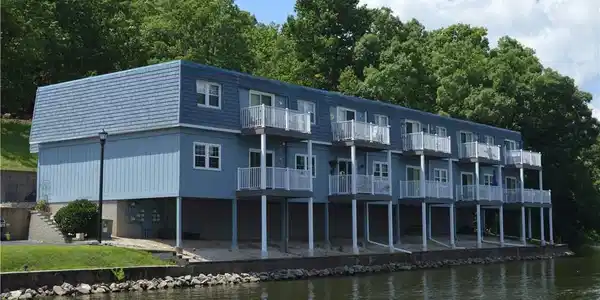 Image 2: End unit with no dock obstructing the peaceful lak