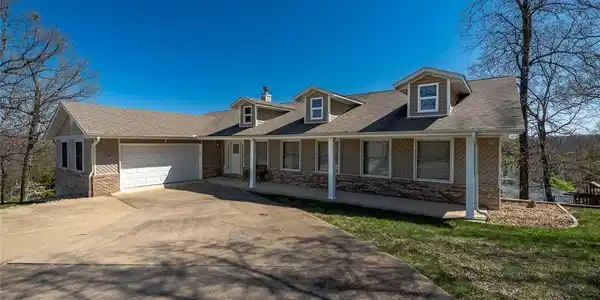 1594 Mockingbird Lane