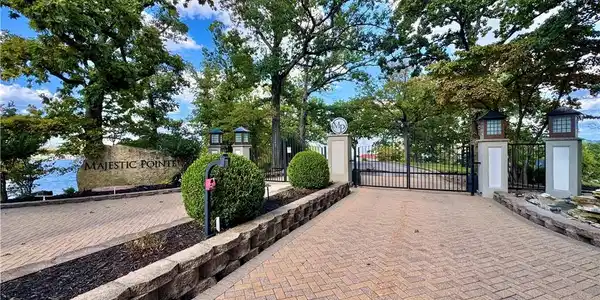 144 Majestic Point