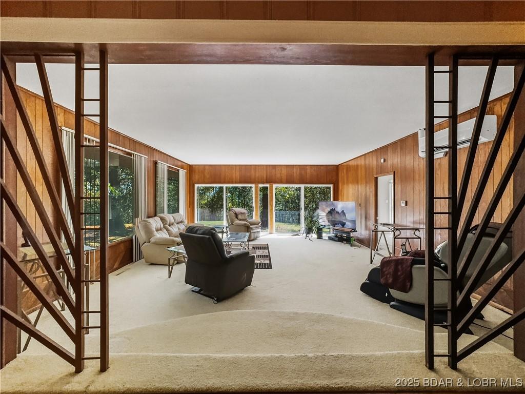 Image 4: Living Room