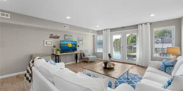 Image 4: Comfortable, beautifully furnished lower level Fam