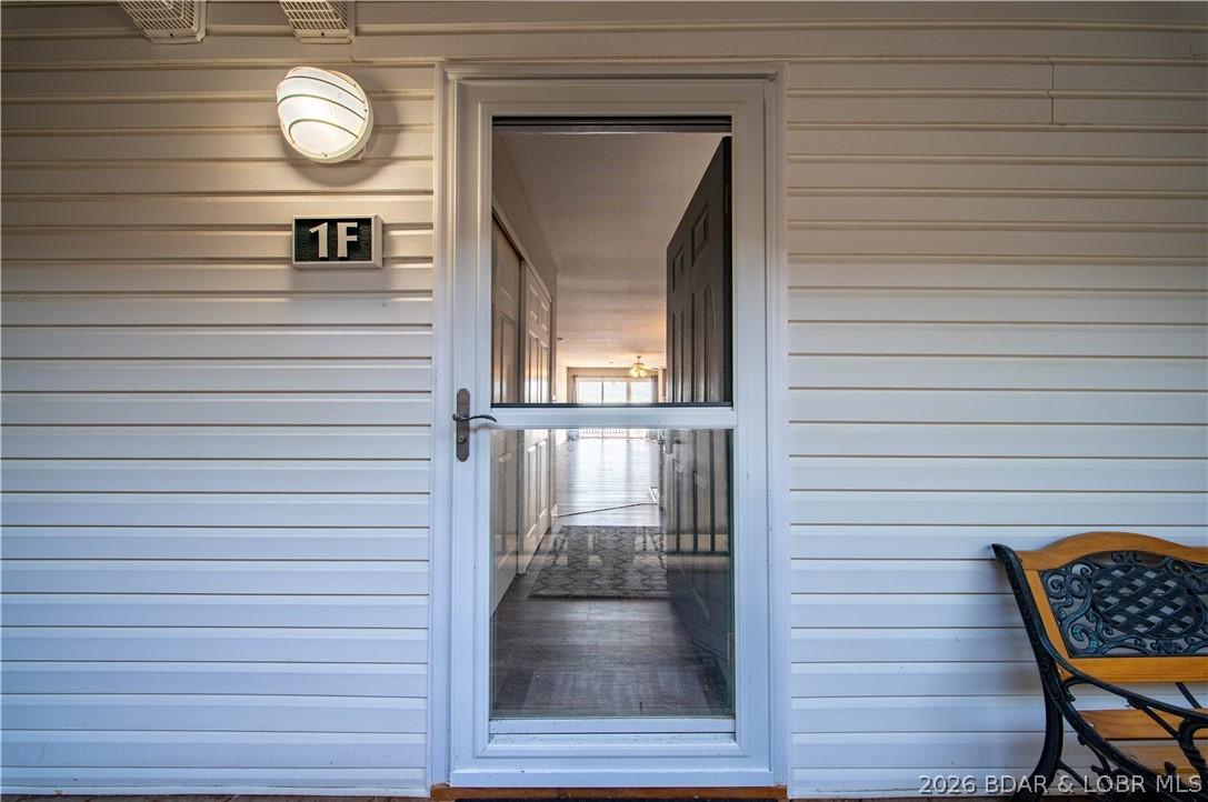 Image 4: Come on in!  Your lake escape awaits.