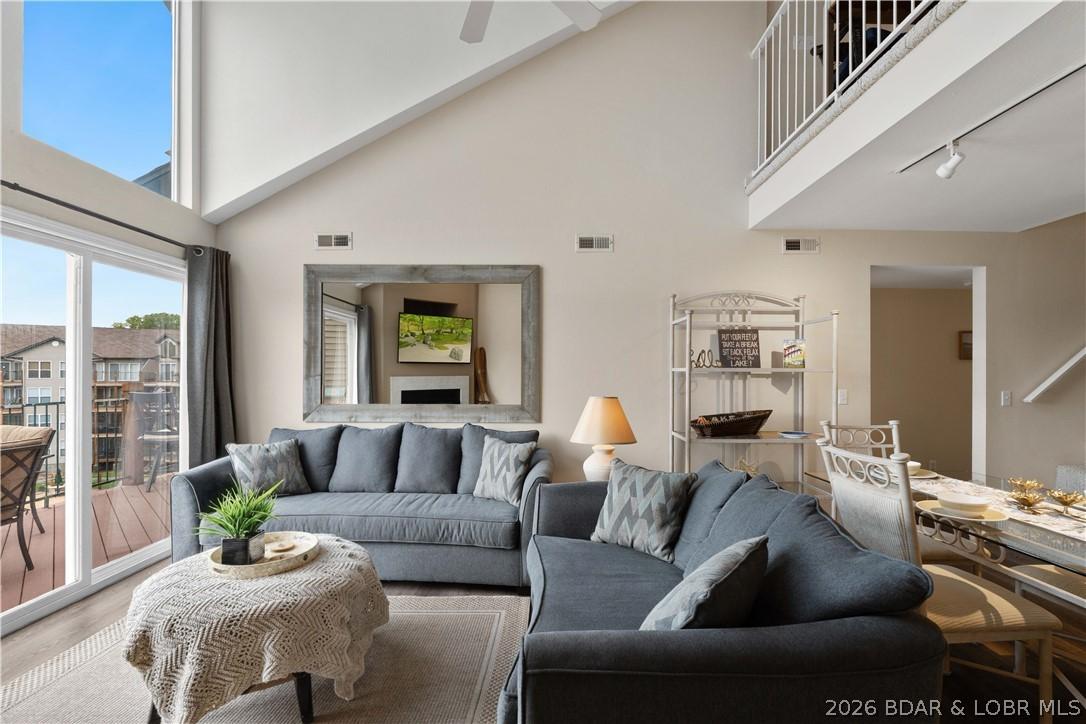 Image 2: Vaulted Ceilings with Large windows allowing Natur