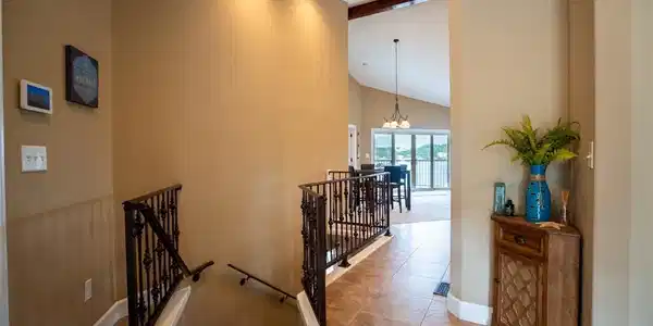 Image 4: Foyer