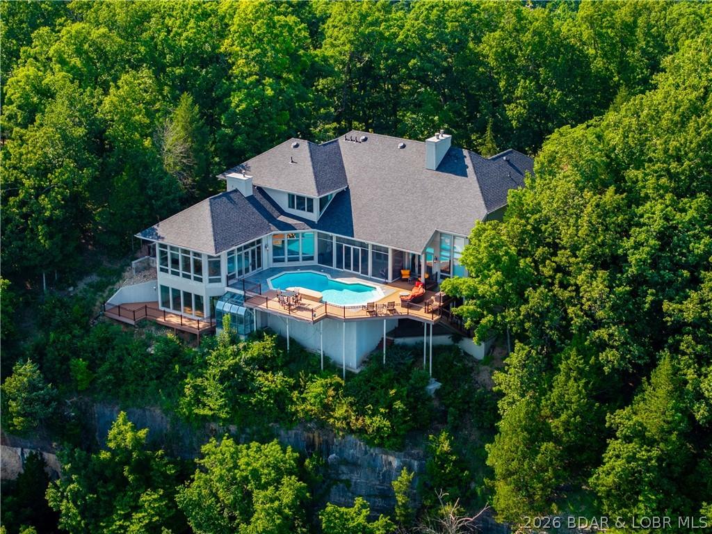 Image 1: Majestic Estate