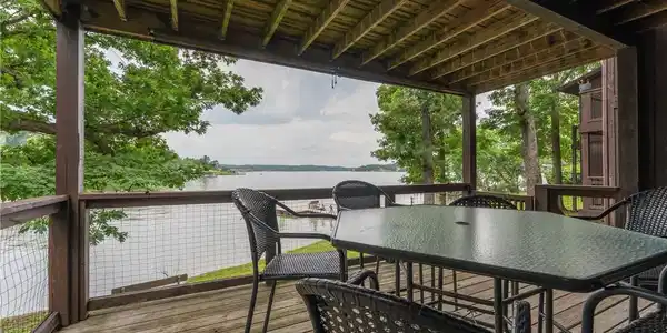 255 Lone Oak Point