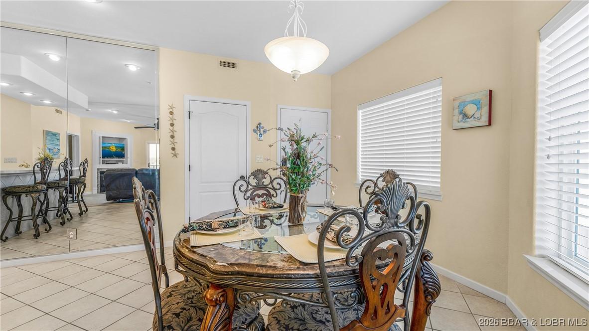 Image 2: Plenty of dining space