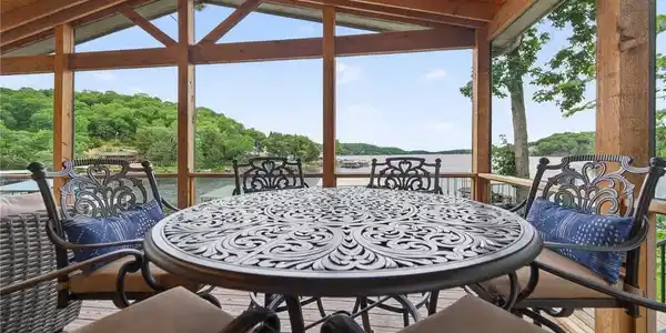 Image 4: Extended outdoor living