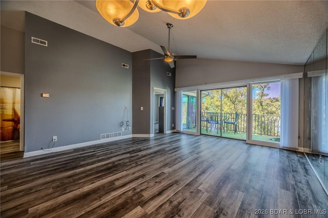 Image 3: Living Room