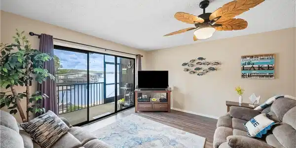 1562 Harbor Point