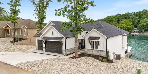 117 Hollow Oak Court