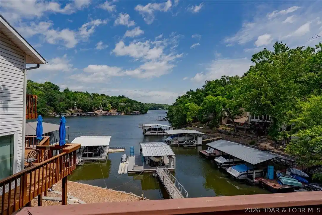 Image 1: Amazing Lake Views!