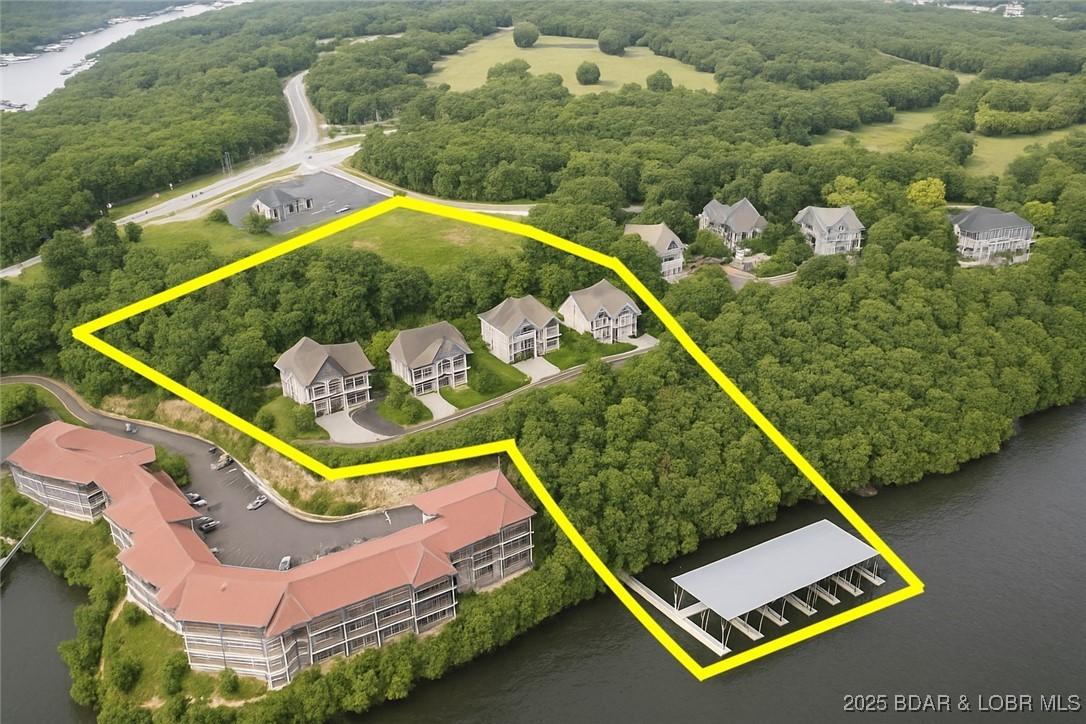 Image 3: Estates with community dock