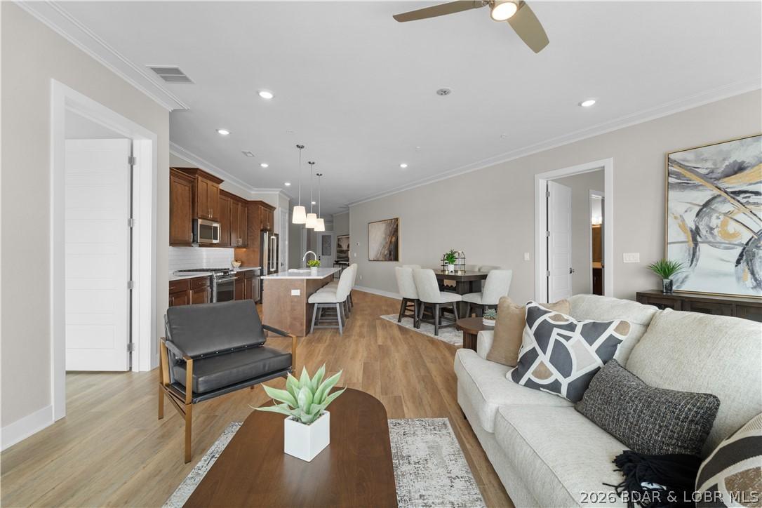 Image 2: These wedge style 4 bedroom 4 bath units are 2,600
