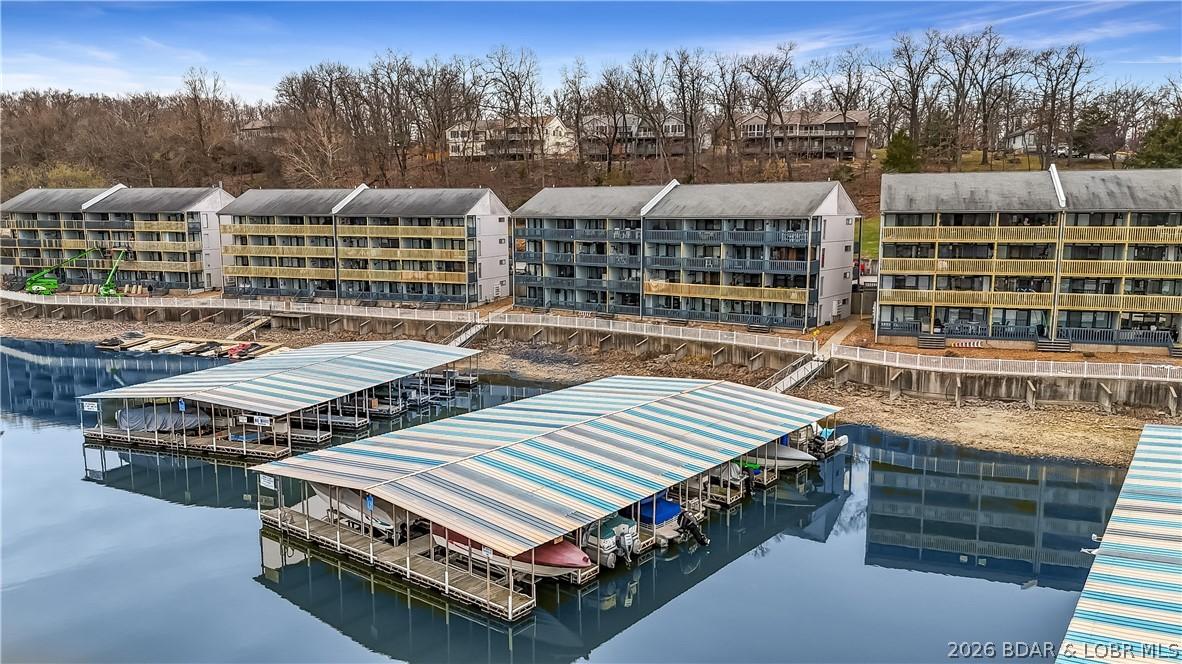 Image 2: 10 x 28 boat slip included!