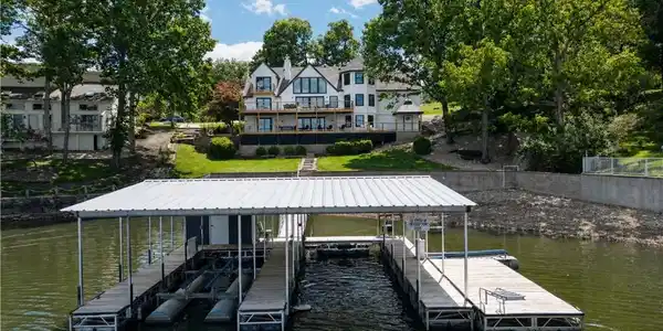 1729 Chimney Point