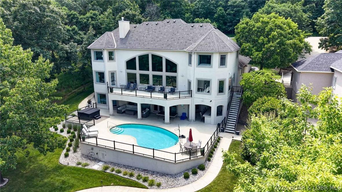 Image 2: Gorgeous heated pool w/tons of outdoor living spac