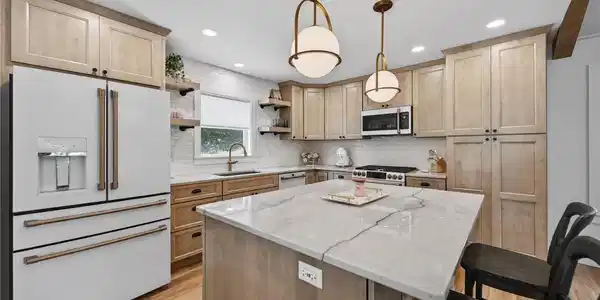 Image 2: Beautifully remodeled kitchen with granite counter