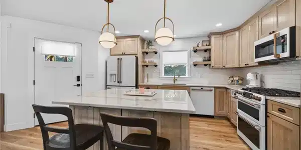 Image 3: Island bar, gas range with two ovens, gold tone ac