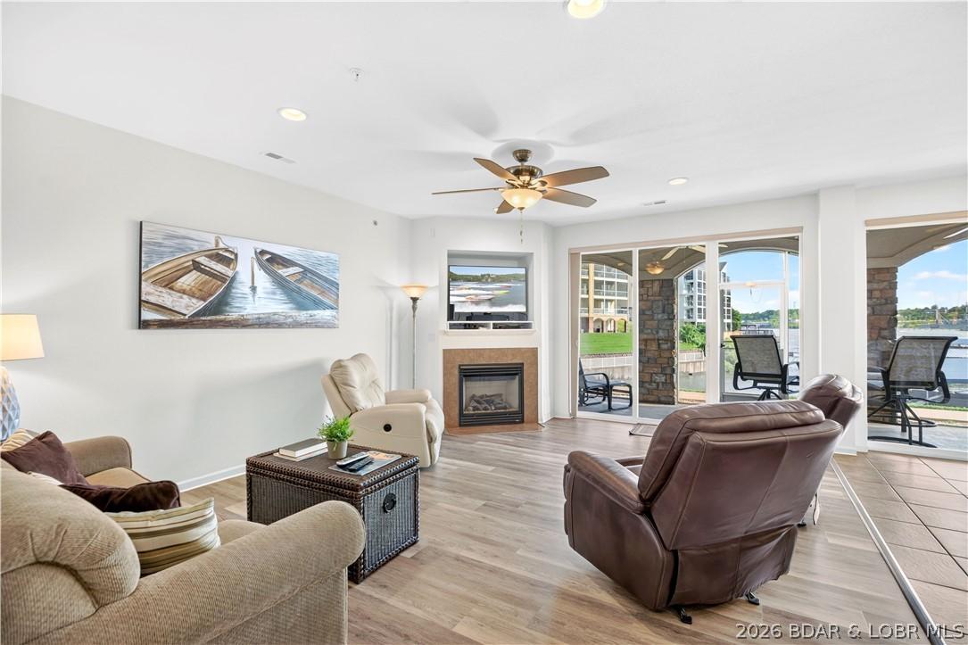 Image 3: Living Room