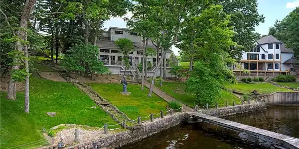 1759 Chimney Point