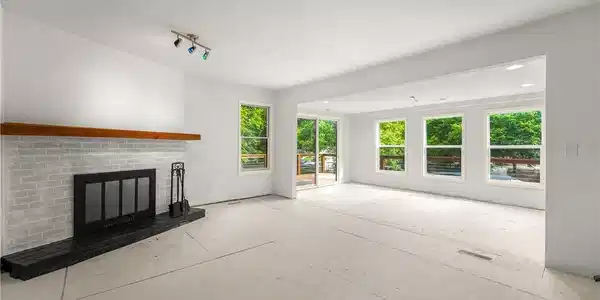 Image 3: Enough Living Space for all your family and friend