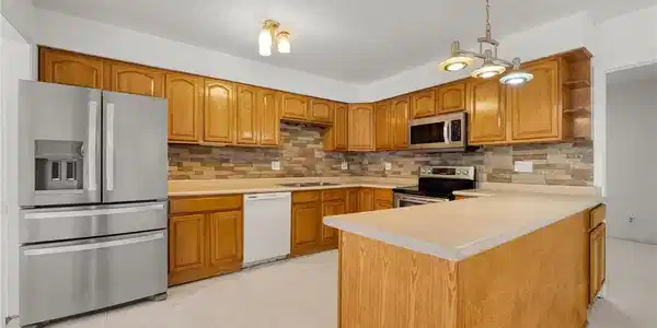 Image 4: Kitchen is ready to make it your own. Lots of Coun