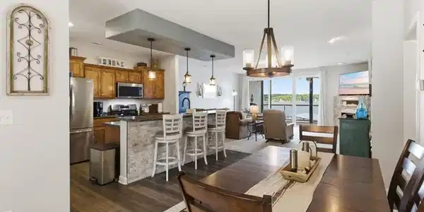 Image 4: The View Hits from the Moment you Walk In!