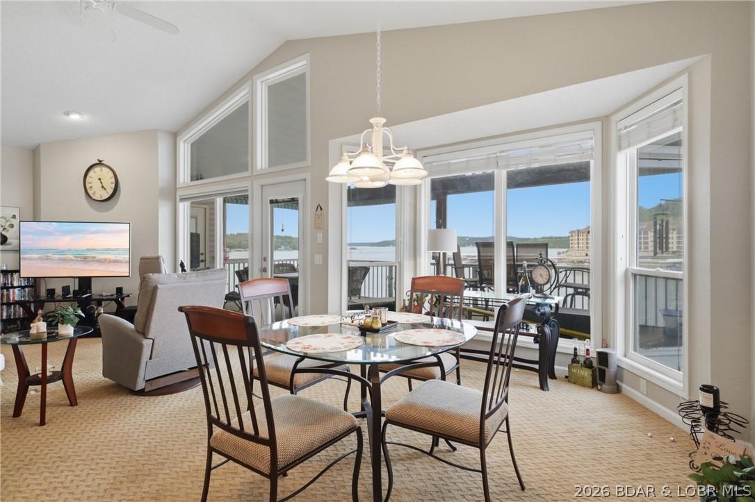 Image 3: Dining with a lake view