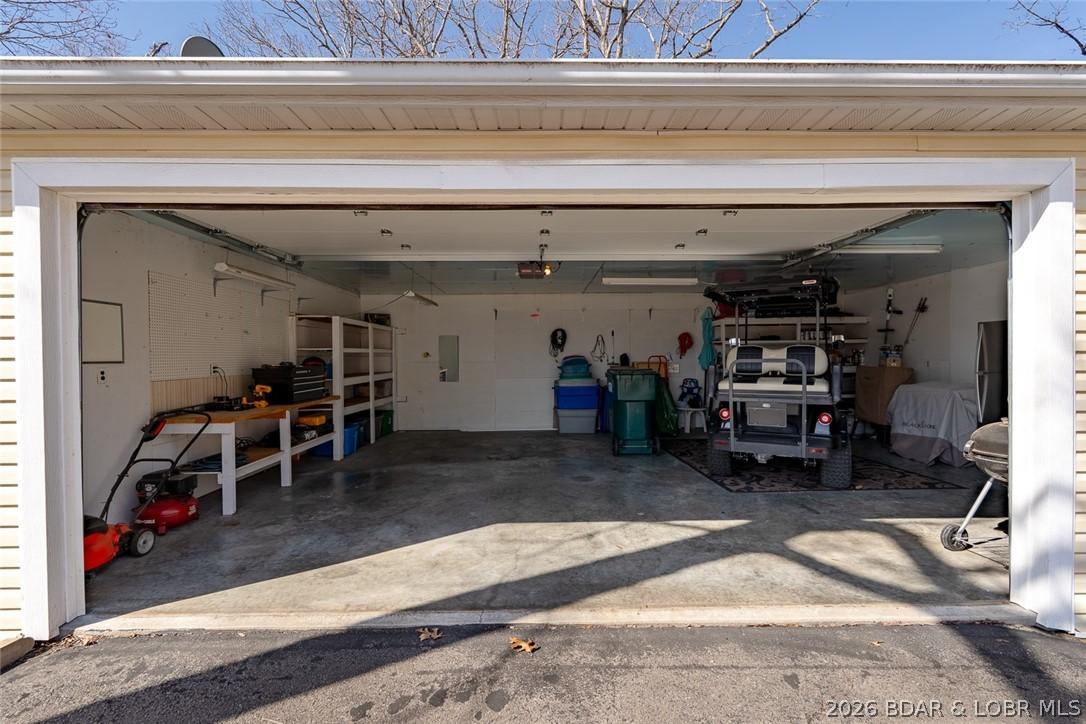 Image 2: HUGE garage!