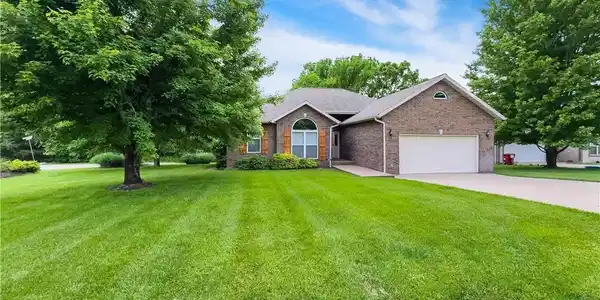 285 Arrowhead Drive