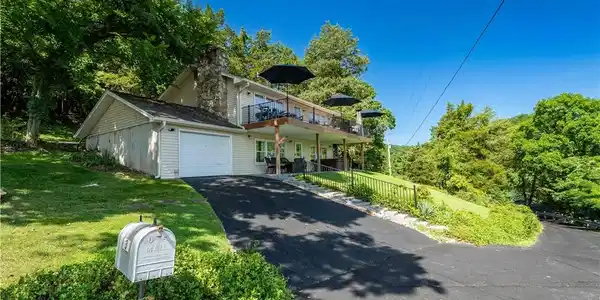 532 Lakeshore Drive